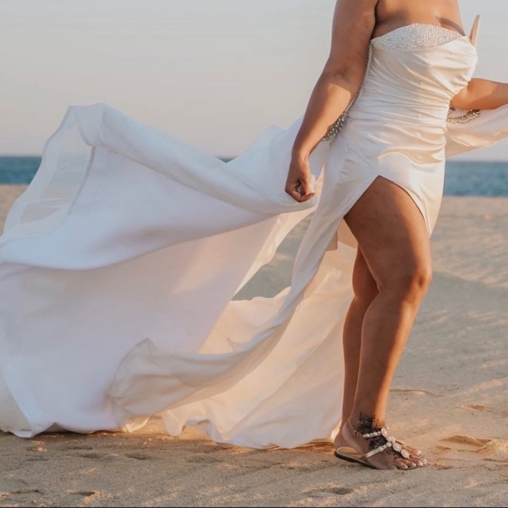 Custom Wedding Dress w/Detachable Train